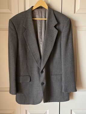 John Clarendon | Herringbone Sport Coat. 42R. Classic. Sophisticated USA